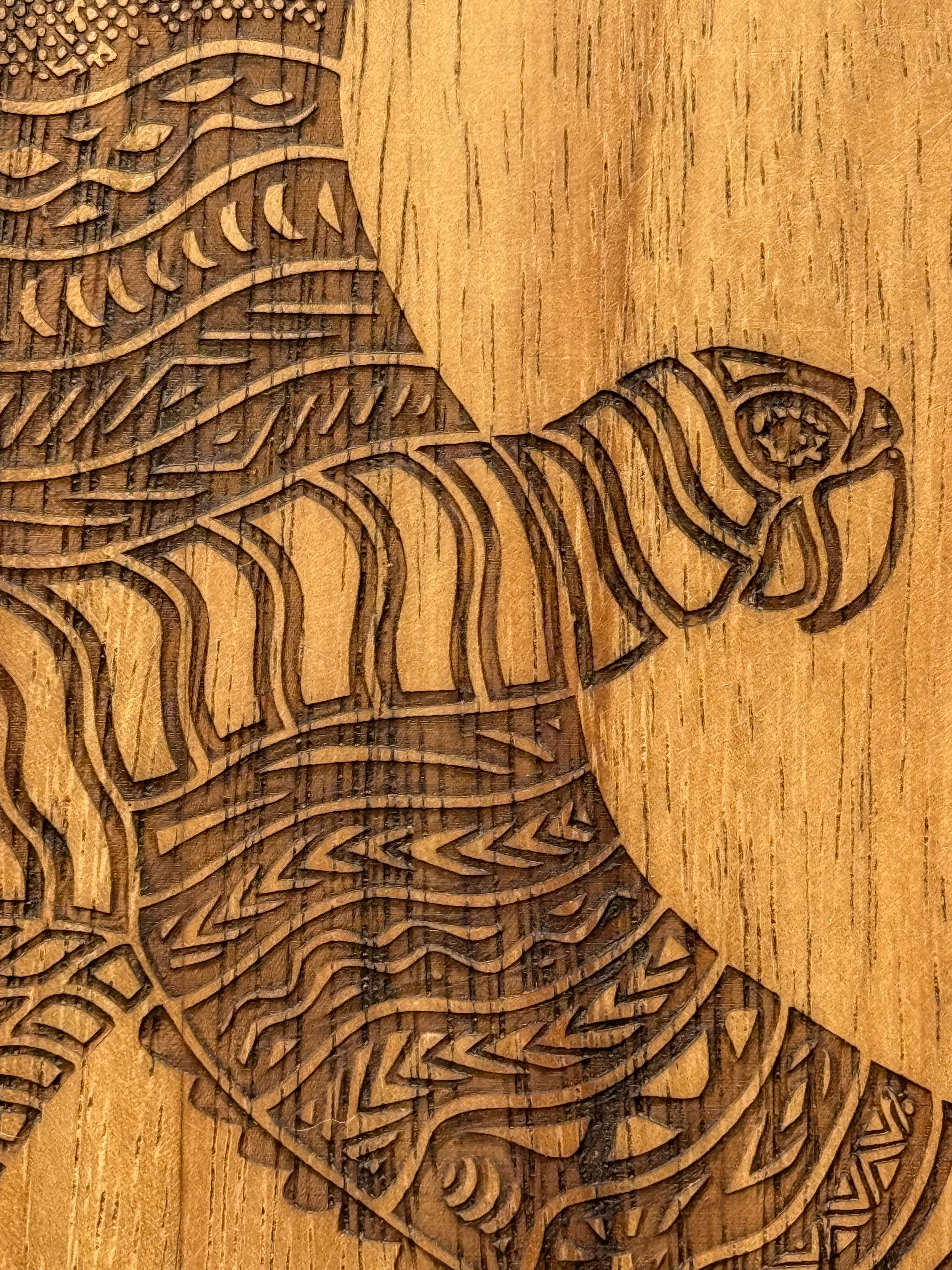Acacia Square Board - Black Cockattoo Flying - Mick Harding